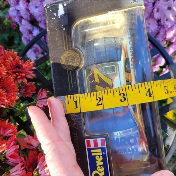 Nascar 1:24 scale Die Cast #47 - Picture 8 of 9